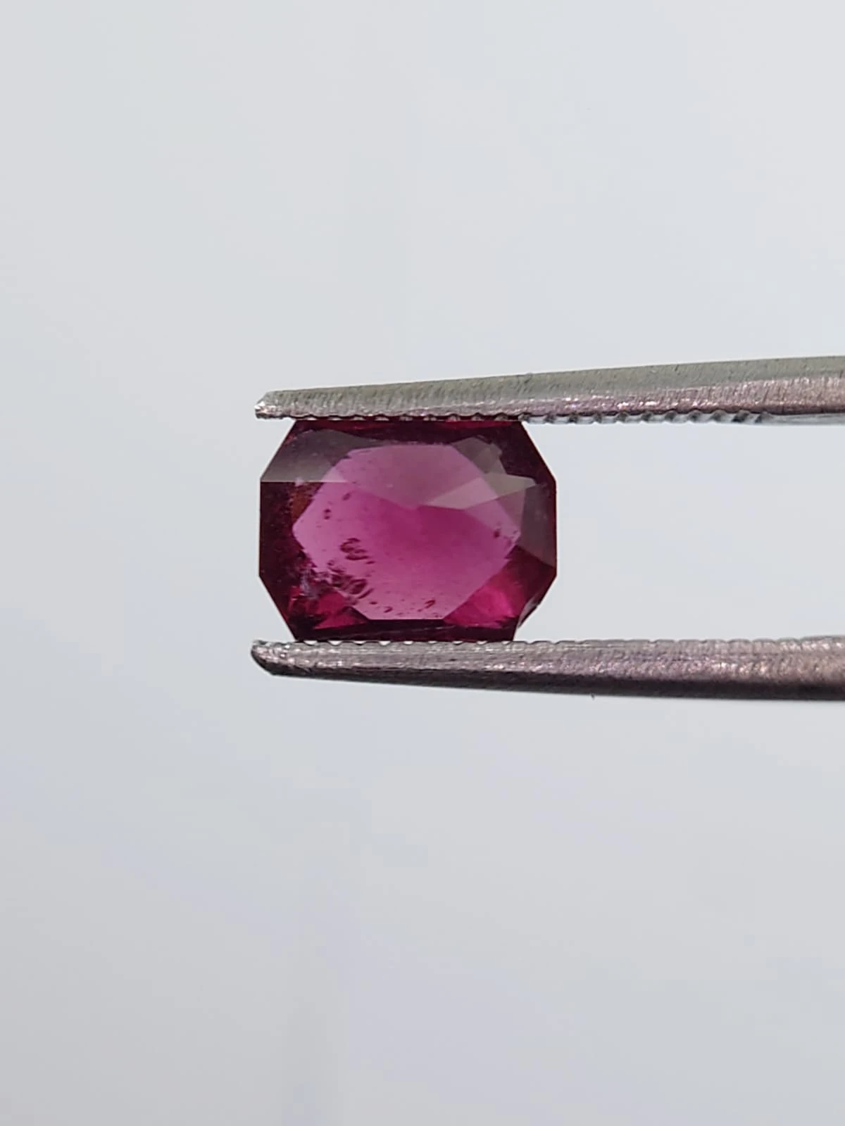 1.64ct Natural Rhodolite Garnet from Africa — view 3